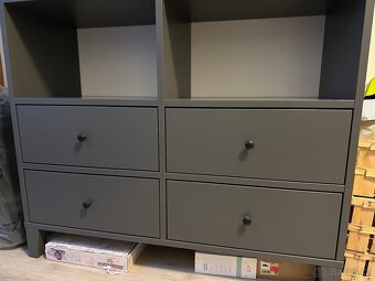 Šedá skříň IKEA - 4