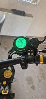 Prodám elektrokoloběžku Kaabo Wolf King Plus – í
- 4