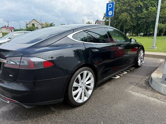 Tesla model S 85 free supercharger po repasu baterií - 4