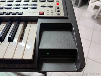 Yamaha PSR-9000 V2 61-Key Arranger Workstation - 4