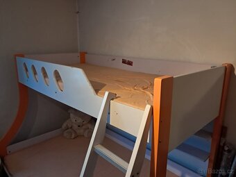 Dvoupatrová postel pro 3 děti - 4