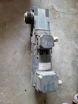 Elektromotor s převodovkou Lenze - 4