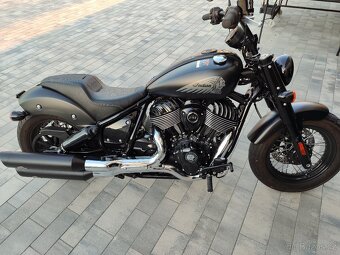Chief Bobber dark horse najeto 3000tkm - 4