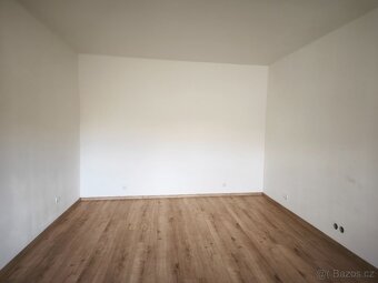 Pronájem bytu 1+1, ca36m2, s okny do zahrady, Chrastava - 4