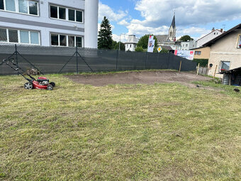 Pronájem plechové garáže a pozemku – 250 m², 8 000 Kč/měs. - 4