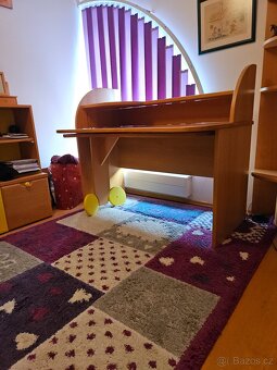 Rozkládací Psací Stůl z dětského pokoje - 4