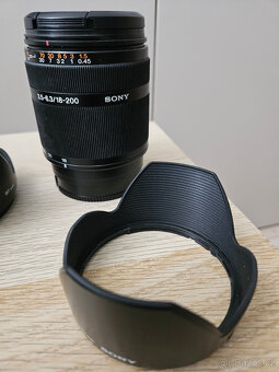 Sony A200 s příslušenstvím - 4