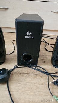 Logitech S-220 Speaker System - 4