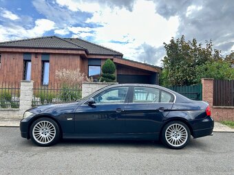 Bmw e90 325i 160kw SEDAN / MANUÁL / SERVISKA /KŮŽE/DIGIKLIMA - 4