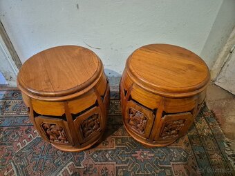 Dva vyřezávané koloniální stoličky z teakového dřeva - 4