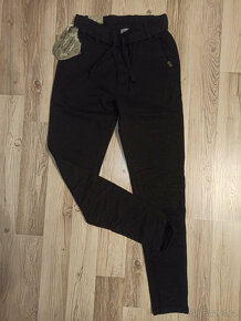 NOVÉ Dámské černé džíny na gumu Dromedar - vel. M - 4