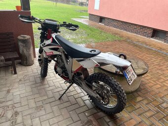 AJP 250 - 4