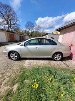 Málo opotřebovaná, garážovaná TOYOTA AVENSIS - 4