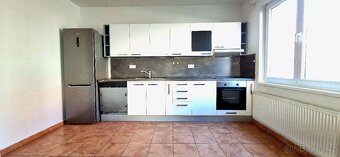 Prodej rodinného domu 4+kk se zahradou, Praha 4 - Modřany - 4