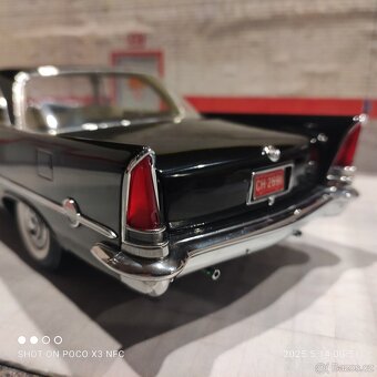 Chrysler 300 c Ertl 1:18 - 4