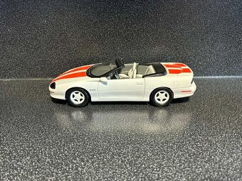 Chevrolet Camaro cabrio 1:18 - 4
