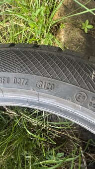 Pneu Nokian 235/45 R18 - 4