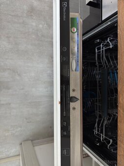 Prodám myčku nádobí Electrolux EES48401L SatelliteClean - 4