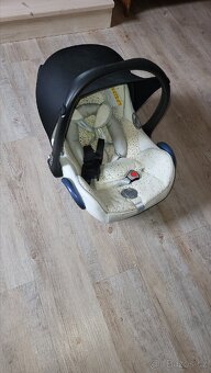 Kočarek + autosedačka maxi cosi +nositko na dítě. . - 4
