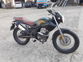 UM Renegate Scrabler Classic 125 - 4