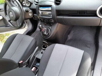 Mazda 2 1.3i Klima Model 2009 - 4