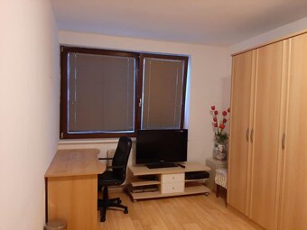 Pokoj s trvalým pobytem — Praha 7, Poupetova 869/10 - 4