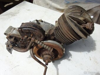 OGAR 4 předválečný - motor - 4