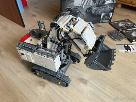 LEGO Technic 42100 Bagr Liebherr R 9800 - 4