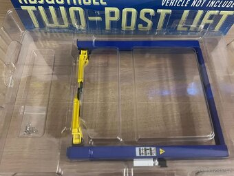 1:18 Two Post Lift - Greenlight - 4