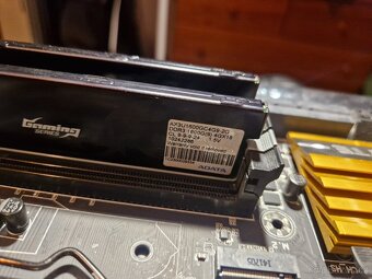 Základní deska GIGABYTE GA-Z97X-UD3H + Intel Core i5 4460S a - 4