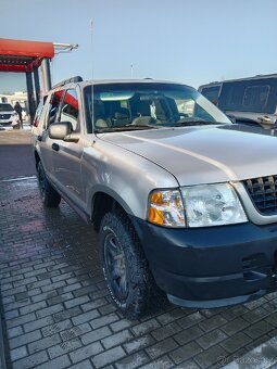 Ford Explorer - 4