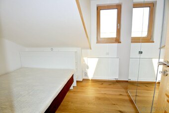 Pokrovní byt 2+1, 56 m2, zařízený, Praha 4 Šeberov - 4