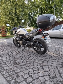 Yamaha XJ6 - 4