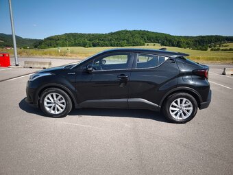 Toyota C-HR 1.8 Hybrid E-CVT rok 2021 - 4