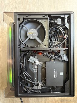 PC: AMD Ryzen 7 3700X + 16GB DDR4 RAM + 250GB SATA SSD - 4