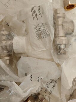 Predám radiátorové ventily priame,rohové značky Oventrop - 4