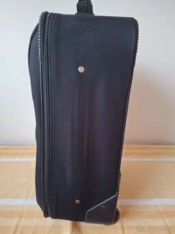 Nepoužitý menší kufr - 4