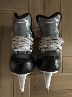 Prodám lední brusle 32,33,34,35 - 4