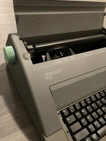 prodám starý psací stroj plně funkční - 4