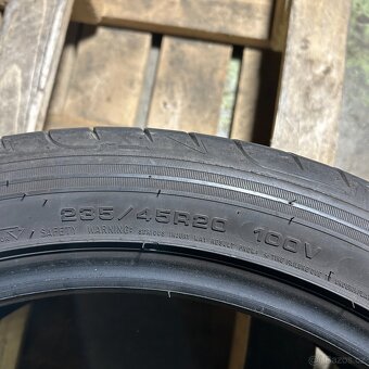 Letní pneu 235/45 R20 100V Goodyear 5mm - 4