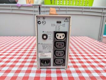 Záložní zdroj APC Back-UPS 500 - 4