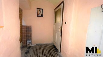 Prodej rodinného domu o velikosti 270 m2 na pozemku 833 m2 v - 4