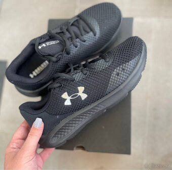Dámské sportovní tenisky Under Armour 39 - 4