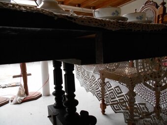 Velký rozkládací jídelní stůl - 4