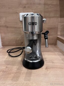 Pákový kávovar DeLonghi Dedica EC685 - 4
