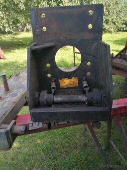 Spodní závěs zetor - 4