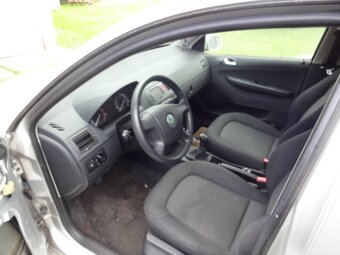 ŠKODA FABIA 1.4i16V 55 kW r.v.2006 - 4