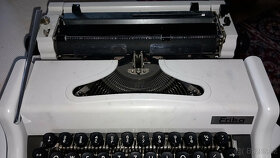 Kufříkový psací stroj ERIKA M110 - 4