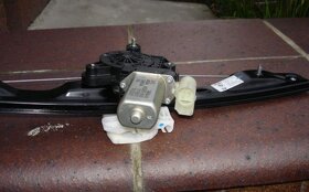 BMW F30, nová stahovačka okna zadních dveří - 4