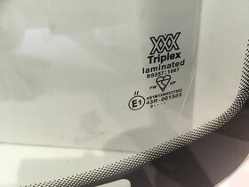 Jaguar XJ 40 nové čelní sklo - 4